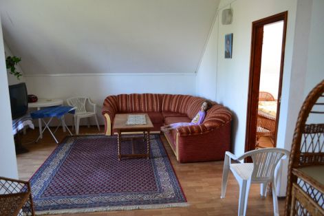 felso-apartman-nappali.jpg felso-apartman-nappali.jpg